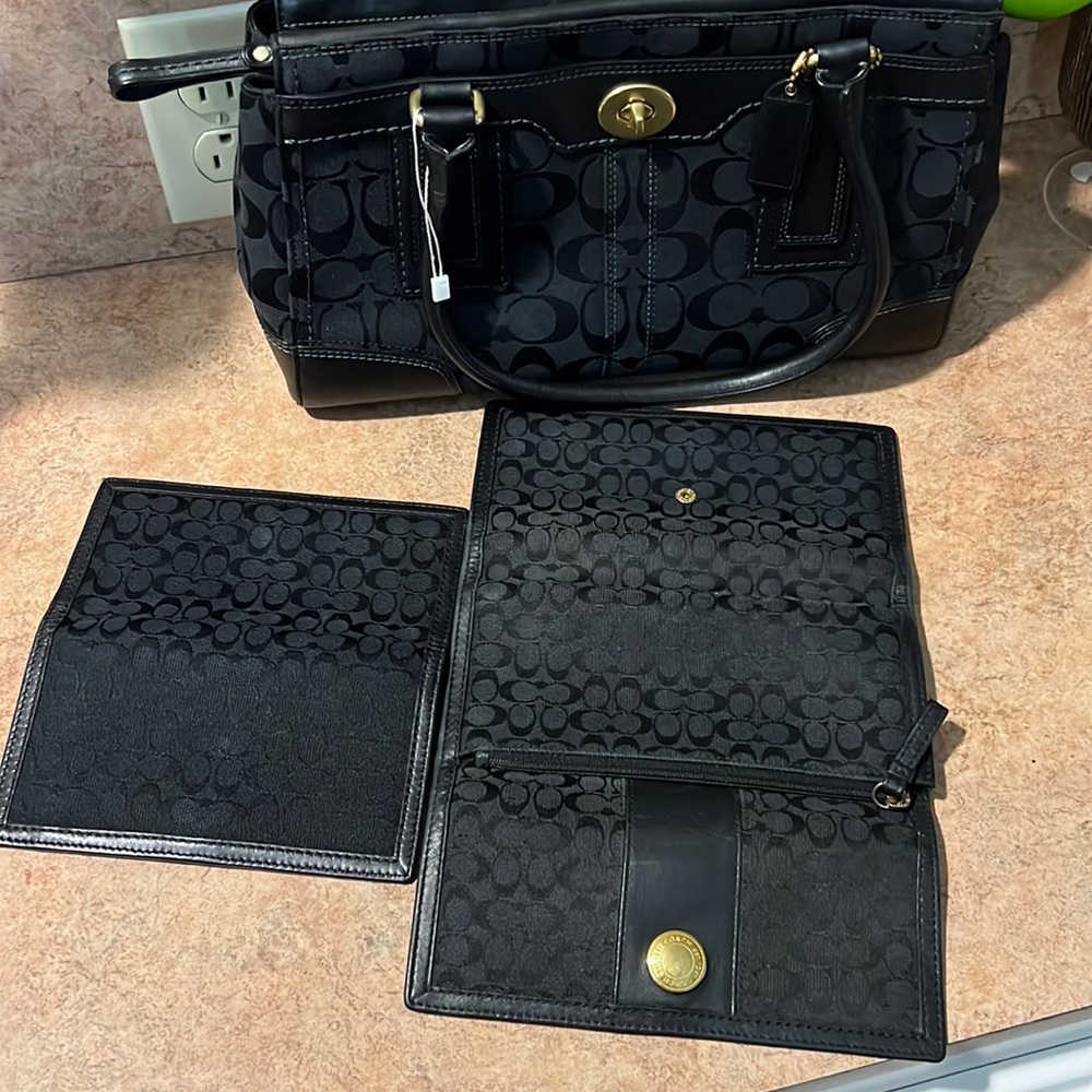 Original coach with wallet included!!!!
